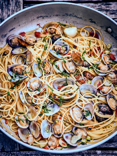  Spaghetti alle Vongole – Ein Fest der Frische und des Meeresgeschmacks auf Sizilien!