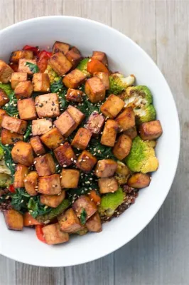  Buddha-Sprouting Tofu, Die zarte Seide des Vegetarischen Paradieses, vereint mit einer würzigen Feuertaufe!